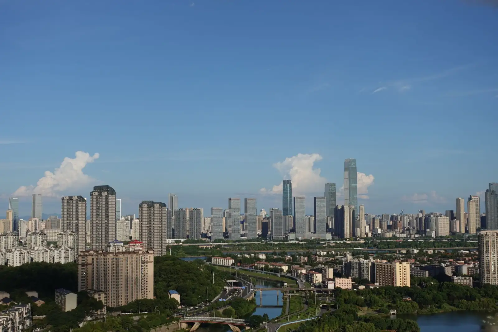 海口企业办公电脑配件选购要点与适配性分析